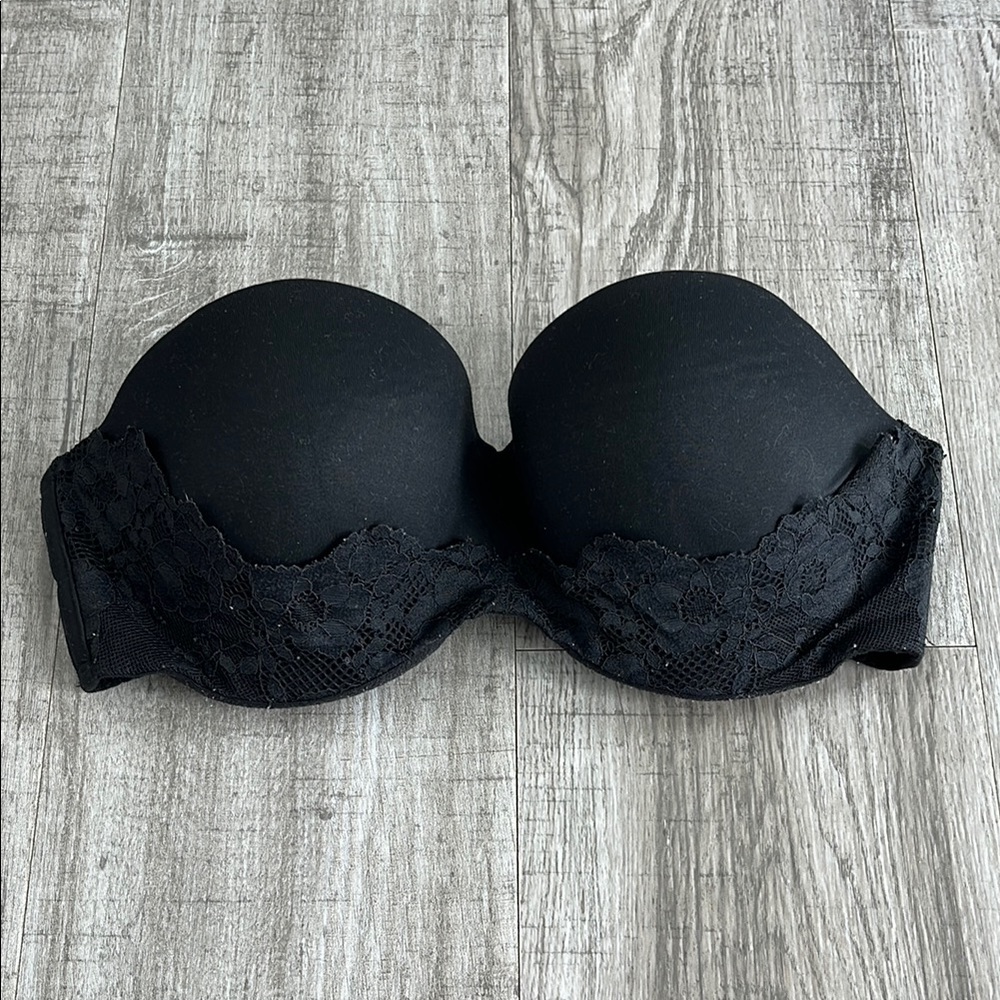 Elegant Black Lace Strapless Bra
